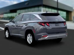 Hyundai Tucson SE FWD 2026 — side view