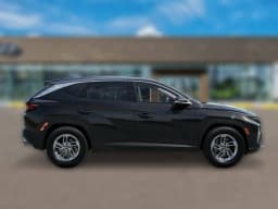 Hyundai Tucson SE FWD 2026 — side view