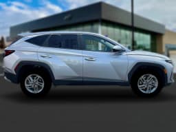 Hyundai Tucson SE AWD 2026 — side view