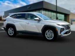 Hyundai Tucson SE AWD 2026 — side view