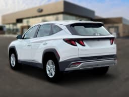 Hyundai Tucson SE AWD 2026 — side view