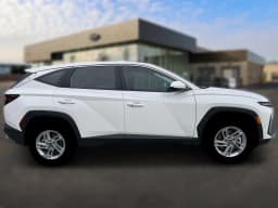 Hyundai Tucson SE AWD 2026 — side view