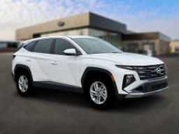 Hyundai Tucson SE AWD 2026 — side view