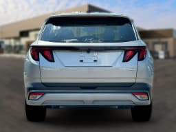 Hyundai Tucson SE AWD 2026 — side view