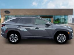 Hyundai Tucson SEL FWD 2026 — side view