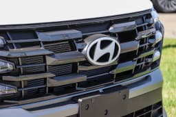 Hyundai Tucson SEL Plus FWD 2026 — side view