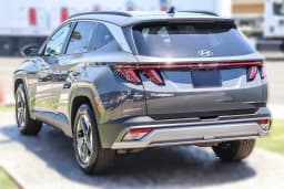 Hyundai Tucson SEL Premium FWD 2026 — side view