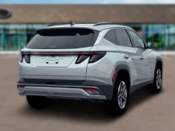 Hyundai Tucson SEL Premium AWD 2026 — side view