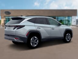 Hyundai Tucson SEL Premium AWD 2026 — side view