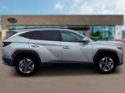 Hyundai Tucson SEL Premium AWD 2026 — side view