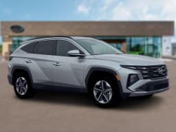 Hyundai Tucson SEL Premium AWD 2026 — side view