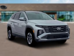 Hyundai Tucson SEL Premium AWD 2026 — side view
