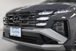 Hyundai Tucson Limited AWD 2026 — side view
