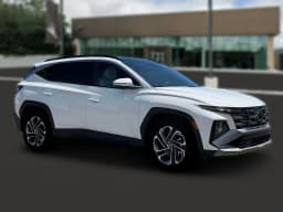 Hyundai Tucson Limited AWD 2026 — side view