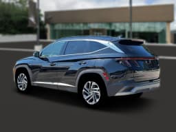 Hyundai Tucson Limited AWD 2026 — side view