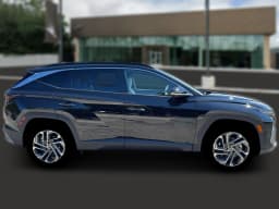 Hyundai Tucson Limited AWD 2026 — side view