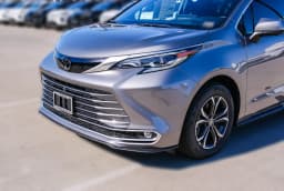 Toyota Sienna Platinum AWD 7-Passenger (Natl) 2026 — side view