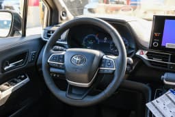 Toyota Sienna Platinum AWD 7-Passenger (Natl) 2026 — side view