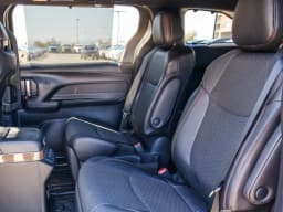 Toyota Sienna Platinum AWD 7-Passenger (Natl) 2026 — side view
