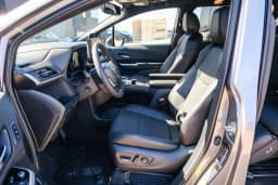 Toyota Sienna Platinum AWD 7-Passenger (Natl) 2026 — side view