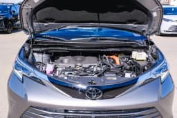 Toyota Sienna Platinum AWD 7-Passenger (Natl) 2026 — side view