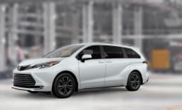 Toyota Sienna Platinum AWD 7-Passenger (Natl) 2026 — side view