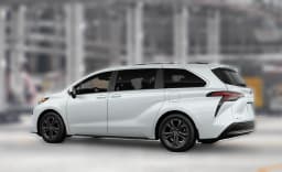 Toyota Sienna Platinum AWD 7-Passenger (Natl) 2026 — side view