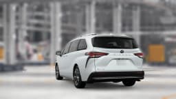 Toyota Sienna Platinum AWD 7-Passenger (Natl) 2026 — side view