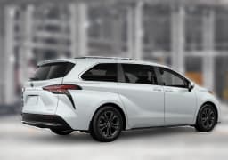 Toyota Sienna Platinum AWD 7-Passenger (Natl) 2026 — side view