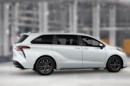 Toyota Sienna Platinum AWD 7-Passenger (Natl) 2026 — side view