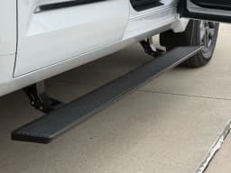 Toyota Tundra 4WD Platinum CrewMax 5.5' Bed (Natl) 2026 — side view