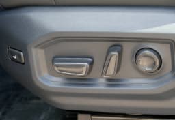 Toyota Tundra 4WD Platinum CrewMax 5.5' Bed (Natl) 2026 — side view