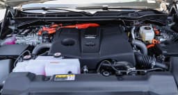 Toyota Tundra 4WD Platinum Hybrid CrewMax 5.5' Bed (Natl) 2026 — side view