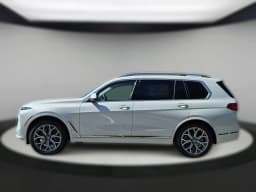 BMW X7 xDrive40i Sports Activity Vehicle 2027 — side view