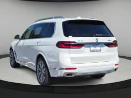 BMW X7 xDrive40i Sports Activity Vehicle 2027 — side view