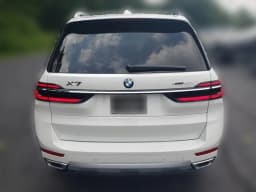 BMW X7 xDrive40i Sports Activity Vehicle 2027 — side view
