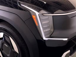Kia EV9 Light Long Range RWD 2026 — side view