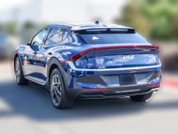 Kia EV6 Light Long Range RWD 2026 — side view
