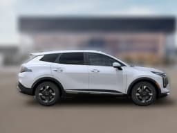Kia Sportage LX FWD 2026 — side view