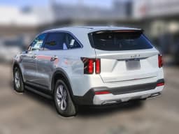 Kia Sorento LX FWD 2026 — side view
