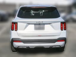 Kia Sorento LX FWD 2026 — side view