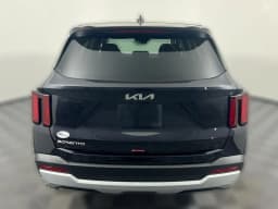 Kia Sorento LX FWD 2026 — side view