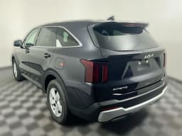 Kia Sorento LX FWD 2026 — side view