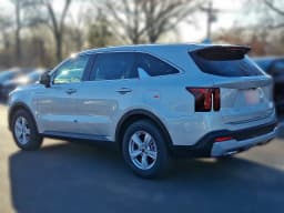 Kia Sorento LX FWD 2026 — side view