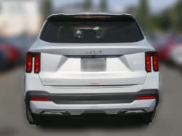 Kia Sorento LX FWD 2026 — side view