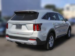 Kia Sorento LX FWD 2026 — side view