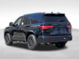 Toyota Sequoia Platinum 4WD (Natl) 2026 — side view