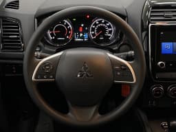 Mitsubishi Outlander Sport ES 2.0 AWC 2026 — side view