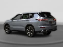 Mitsubishi Outlander SE FWD 2026 — side view
