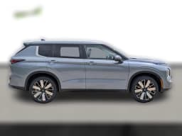 Mitsubishi Outlander SE FWD 2026 — side view